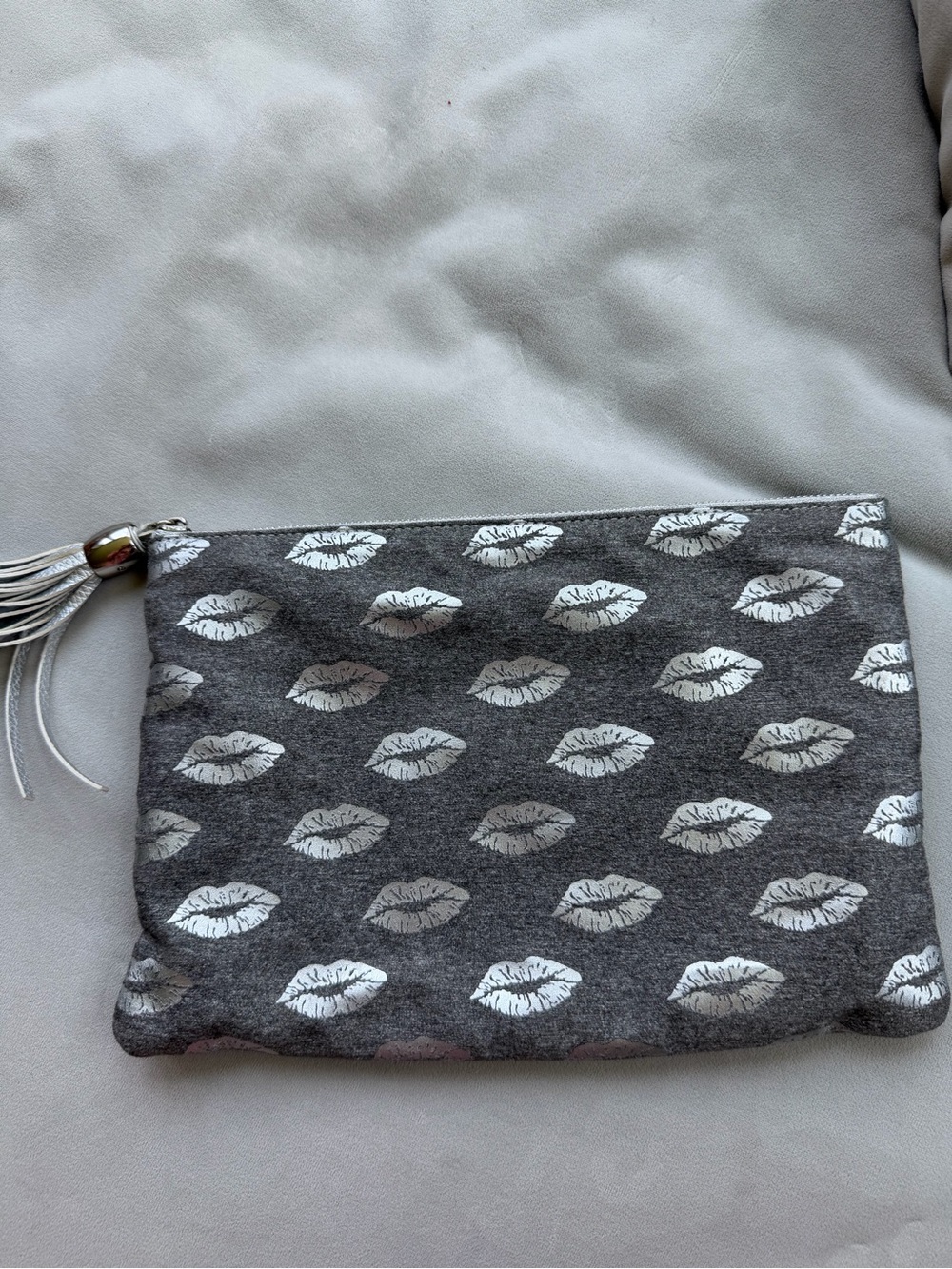 Gray Kiss-Print Zip Pouch Clutch